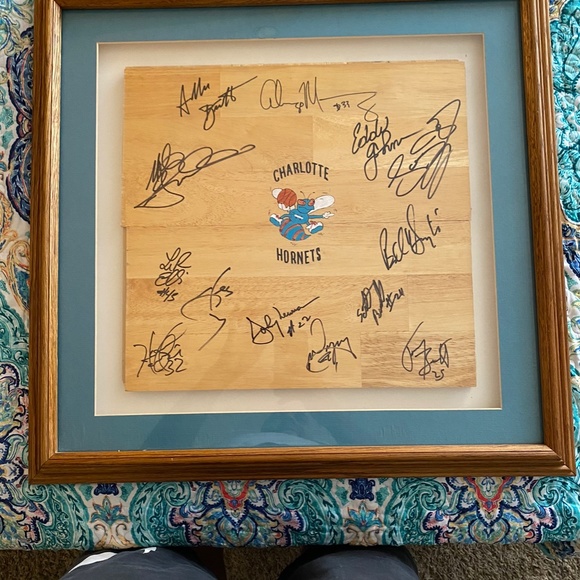 1992-1993 Charlotte Hornets Memorabilia - Picture 3 of 6
